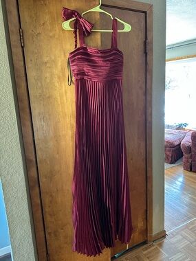 Lulu's Burgundy pleated maxi dress